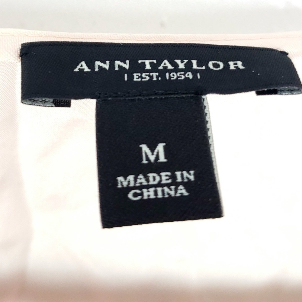 Ann Taylor blush silk tank with floral design  szM - Picture 5 of 6